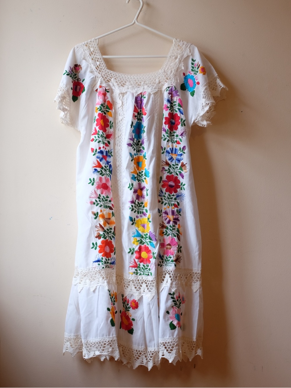 Crochet emboidered dress - Picture 4 of 11